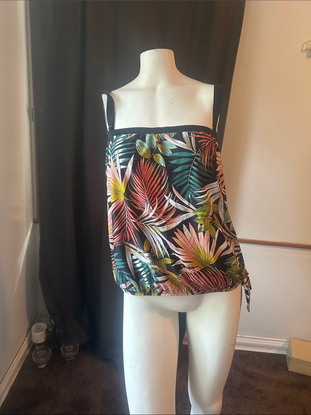 Maxine by Hollywood Women’s Tropical Print Black Blouson Swim Tankini Top